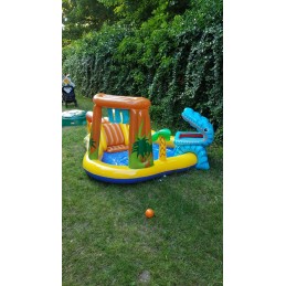 Sodo baseinas, vandens žaidimų aikštelė, čiuožykla, pilis