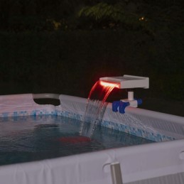 Flowclear raminantis baseino krioklys su apšvietimu