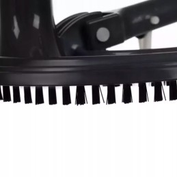 Dulkių siurblys pašalina nešvarumus nuo baseino dugno