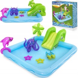 Vandens žaidimų aikštelė, baseinas su čiuožykla vaikams