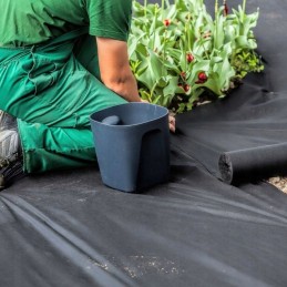Lenkiška agrotekstilė/agroaudinys nuo piktžolių, kilimėlis nuo piktžolių 50g juodas 1,06x100m + 100 smeigtukų 15cm nemokamai