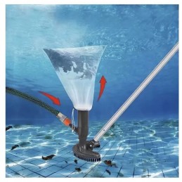 Dulkių siurblys pašalina nešvarumus nuo baseino dugno