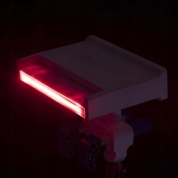 Ūdenskritums baseinā ar LED gaismu