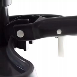 Dulkių siurblys pašalina nešvarumus nuo baseino dugno