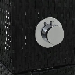 Sodo dušas ir tualetas iš polirotango